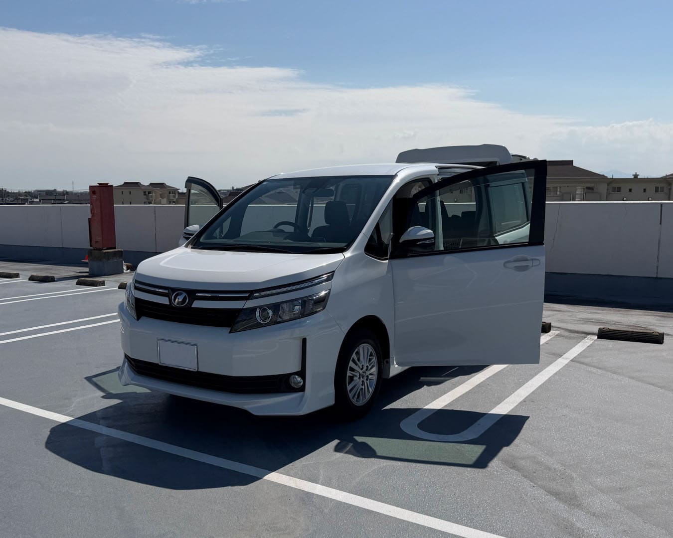 ヴォクシー 全ドア・リアゲート開放 助手席側斜め前から