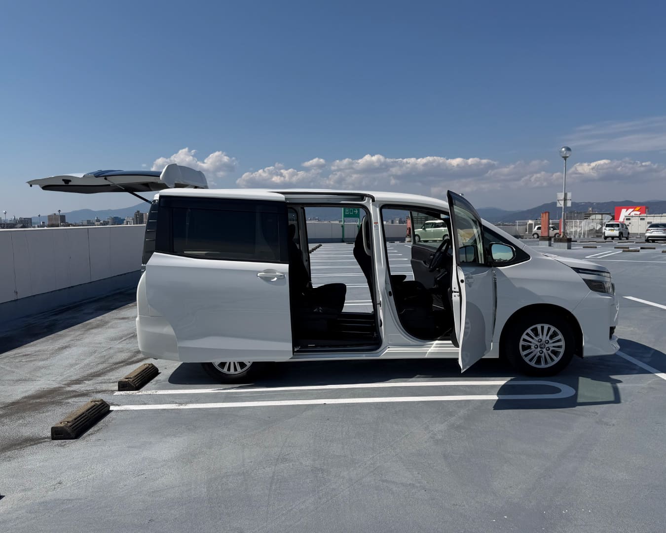 ヴォクシー 全ドア・リアゲート開放 運転席側真横から