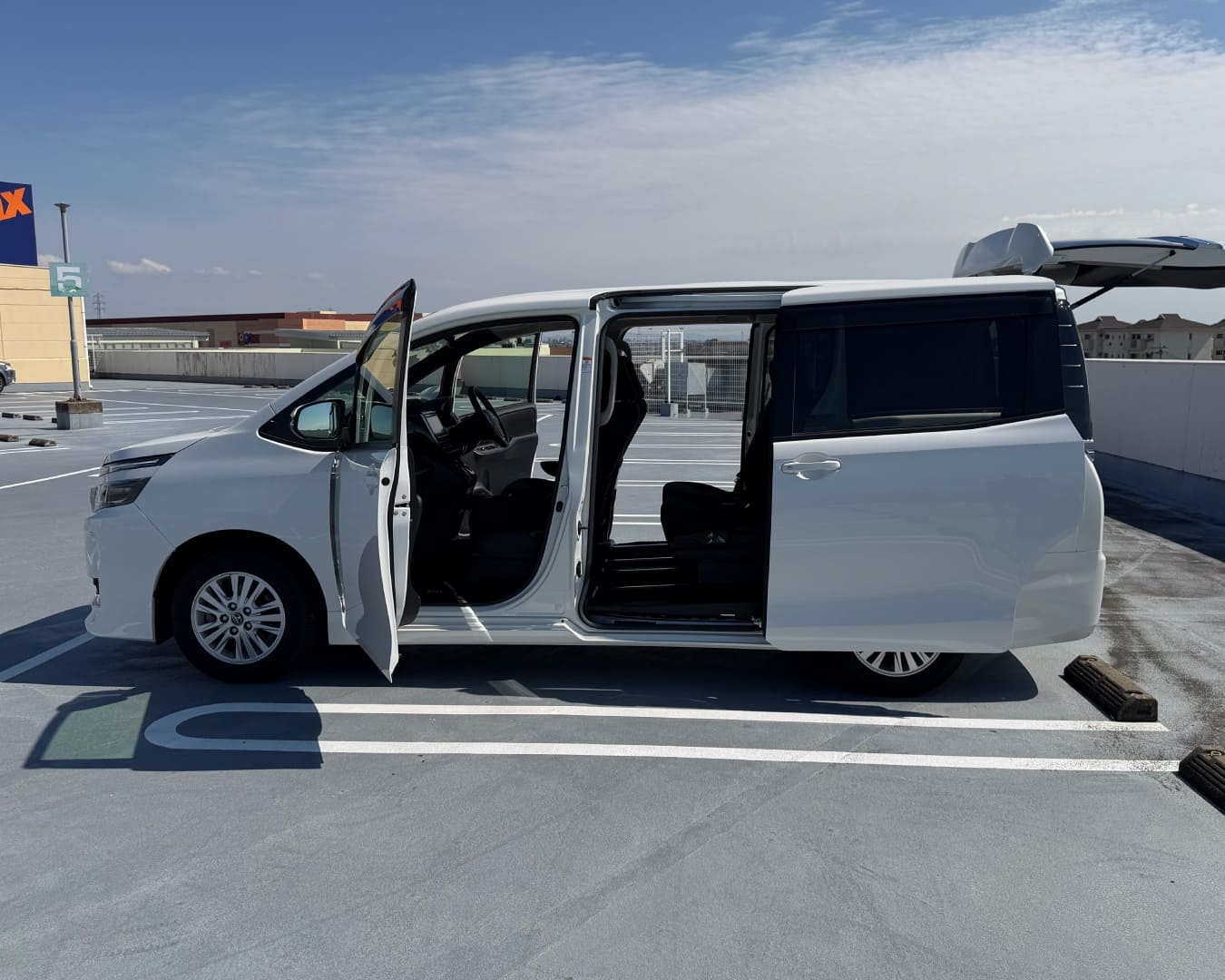 ヴォクシー 全ドア・リアゲート開放 助手席側から