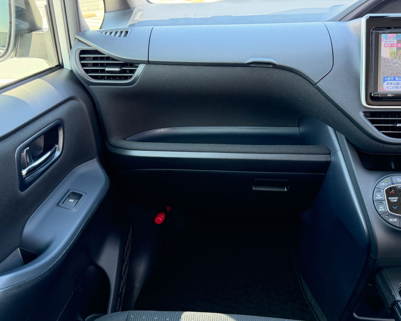 ヴォクシー 助手席前方ダッシュボード
