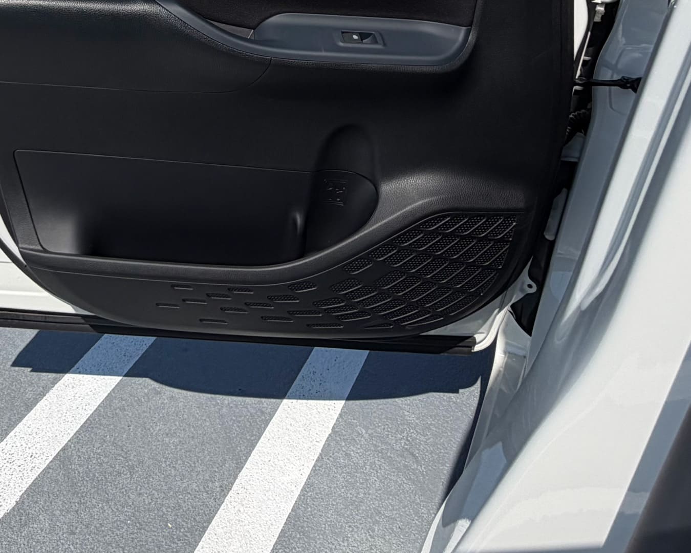 ヴォクシー 助手席側ドアポケット・ドリンクホルダー