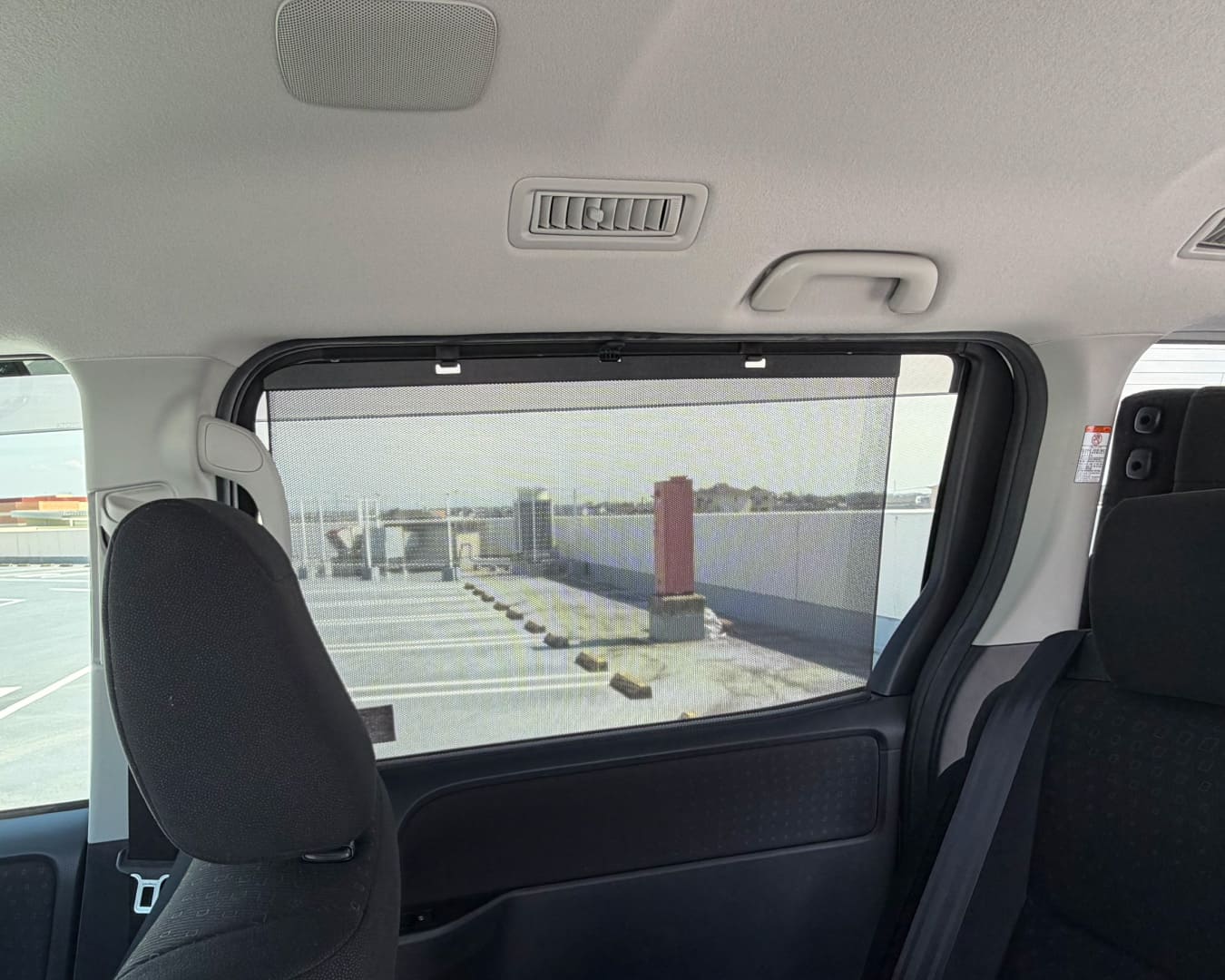 ヴォクシー 2列目 日除けシェード 運転席側